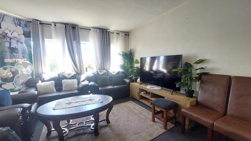 2 Bedroom Property for Sale in Oakglen Western Cape
